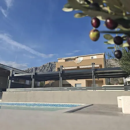 Oliva With Heated Pool Гостьовий будинок
