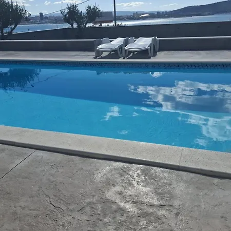 Oliva With Heated Pool Гостьовий будинок Каштела
